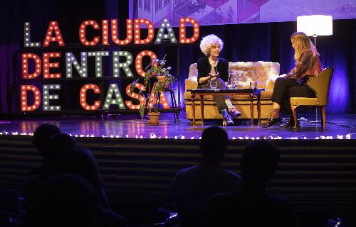 Hirigintzari, arkitekturari, parte-hartzeari eta hiri-eraldaketei buruzko kultura kritikoaren ekoizpenari eskainitako gizarte-ekimeneko kooperatiba.

Arkitekturako eta hiri-diseinuko partaidetza-prozesuak errazten ditugu.

Arkitekturaren, hirigin