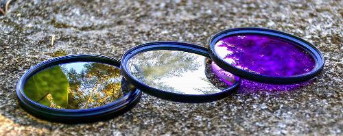 Feminismoak ardatz gisa erabiliz, ikerketa, prestakuntza, esparru politiko-kontzeptualak sortzea, inpaktu politikoa eta laguntza