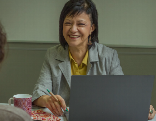 Migrantoria Espainiara migratze prozesuetan espezializatutako aholkularitza da, tramiteak, bizikidetza eta prestakuntza arloetan zerbitzuak eskaintzen dituena. 15 urteko esperientzia du, eta pertsona eta erakundeei migrazioarekin lotutako gaiei buruz