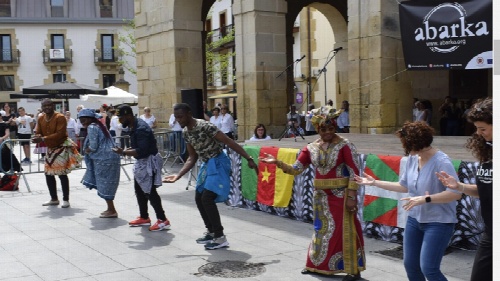 Garapenerako Lankidetza: hezkuntza, osasuna, saneamendua, elikadura, enplegua eta prestakuntza hobetzeko ekintzak eta finantzaketa bultzatzea Afrikan, emakume eta haurrengan arreta berezia jarriz.

Larrialdi-ekintza: herritarren partaidetza, kultur