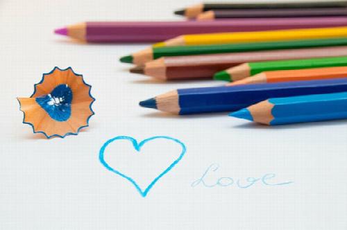 Erreka Multimedian soluzio integralak eskaintzen ditugu informatikan, diseinu grafikoan, inprentan eta ikus-entzunezko zerbitzuetan, bezero bakoitzaren beharretara egokituta. Abangoardiako teknologia eta proiektu bakoitzean kalitatea, sormena eta ber