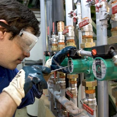 Erreformak, aire girotzea, instalazioen mantentzea eta egitura finkoak eta mugikorrak muntatzea, etxolak,...